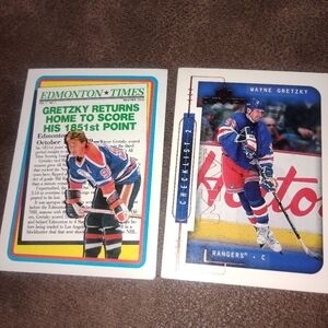 Lot of 2 Wayne Gretzky NHL hockey cards.